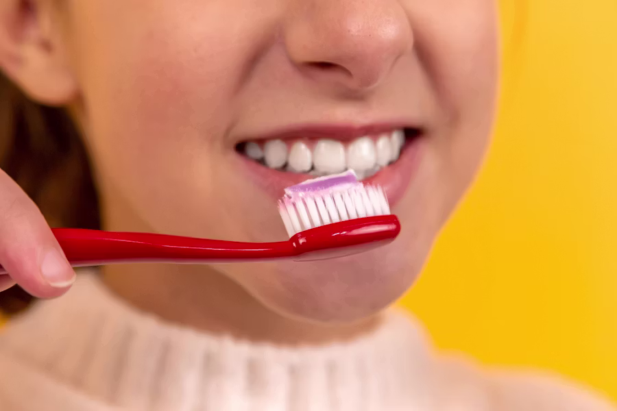 Pulizia professionale dei denti in studio — Studio Dentistico Dr. Paolo Casadei